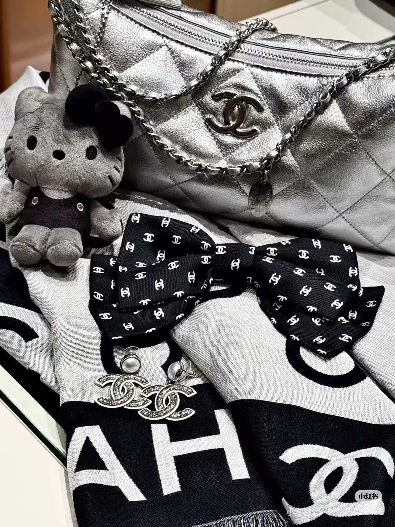 Hello kitty | Hello KIitty 50th Anniversary | Charcoal Black Version Secondary image